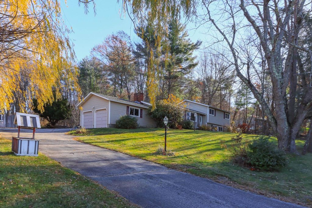 Photo of 11 Wellesley Drive, Pelham, NH 03076 (MLS # 5075590)