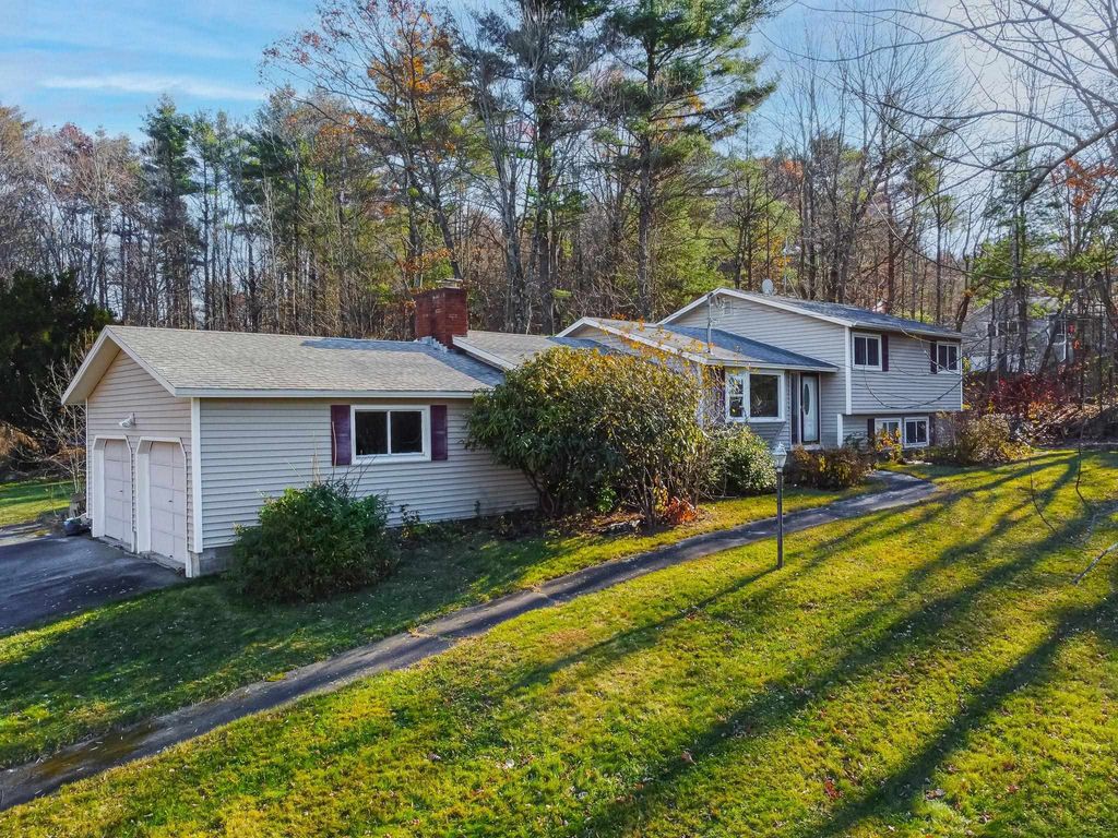 Photo of 11 Wellesley Drive, Pelham, NH 03076 (MLS # 5075590)