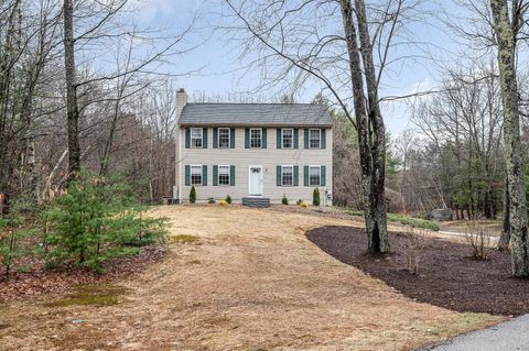 Photo of 13 Sheridan Drive, Londonderry, NH 03053 (MLS # 5082143)