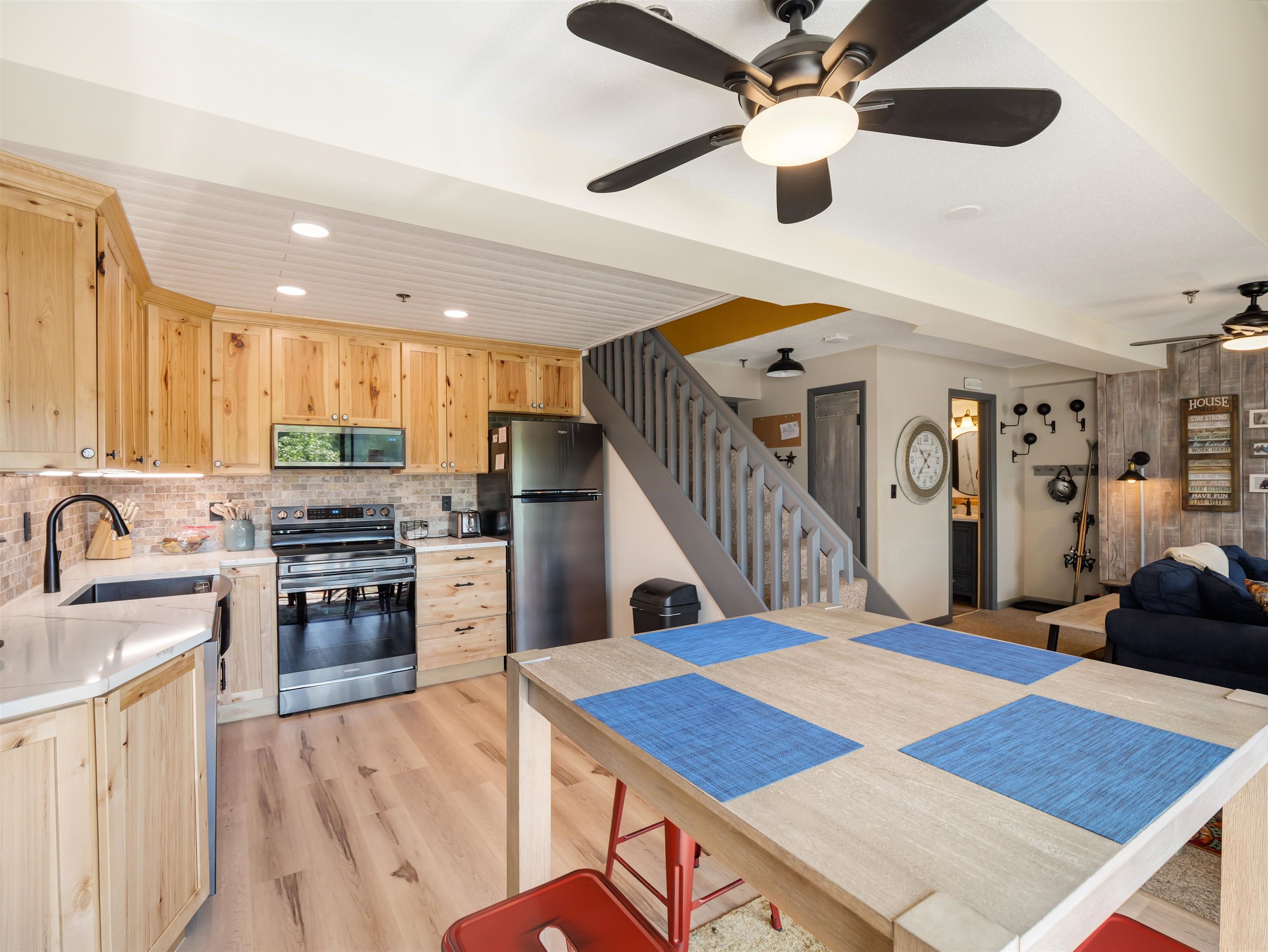 133 East Mountain Road 3D8