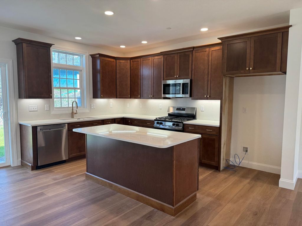 Photo of 6 Dearborn Circle, Goffstown, NH 03045 (MLS # 5089752)