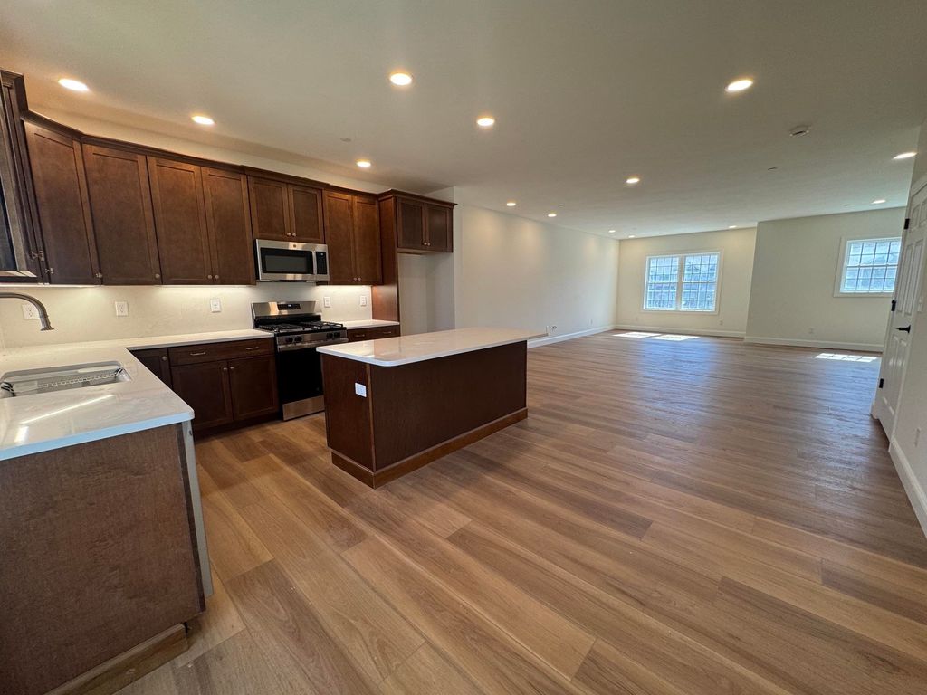 Photo of 6 Dearborn Circle, Goffstown, NH 03045 (MLS # 5089752)