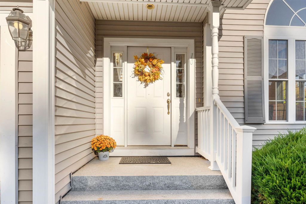 Photo of 10 Sutherland Way, Nashua, NH 03062 (MLS # 5065448)