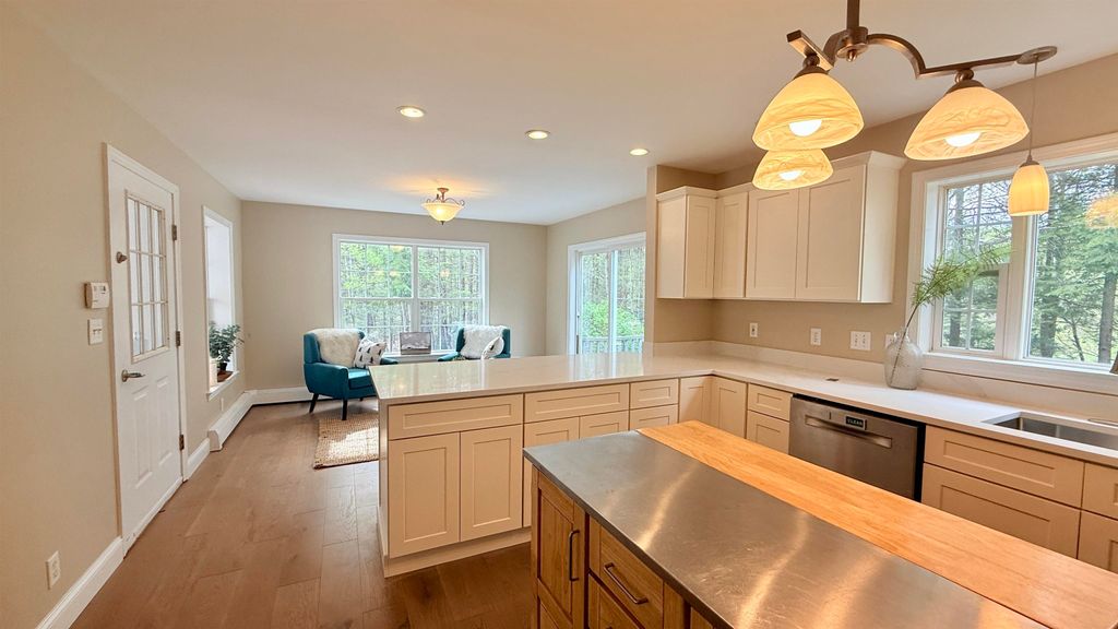 Photo of 249 Cooper Hill Road, Nottingham, NH 03290 (MLS # 5086314)