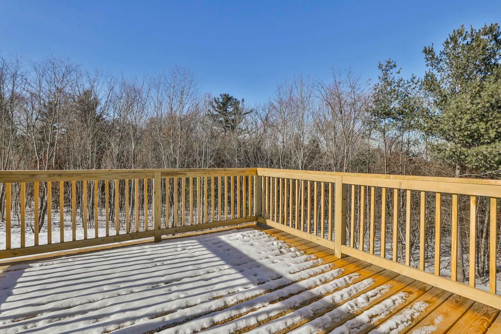 Photo of 35 Windsor Lane, Hudson, NH 03051 (MLS # 5073679)