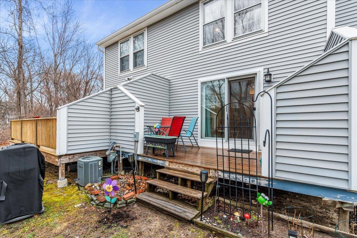 Manchester, New Hampshire 03103, United States, 2 Bedrooms Bedrooms, ,2 BathroomsBathrooms,Residential,Pending,106925