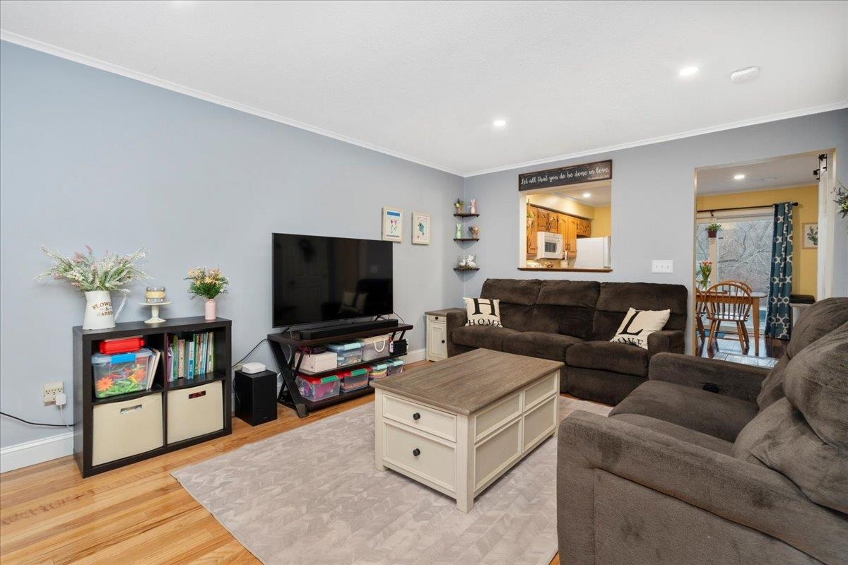 Manchester, New Hampshire 03103, United States, 2 Bedrooms Bedrooms, ,2 BathroomsBathrooms,Residential,Pending,106925