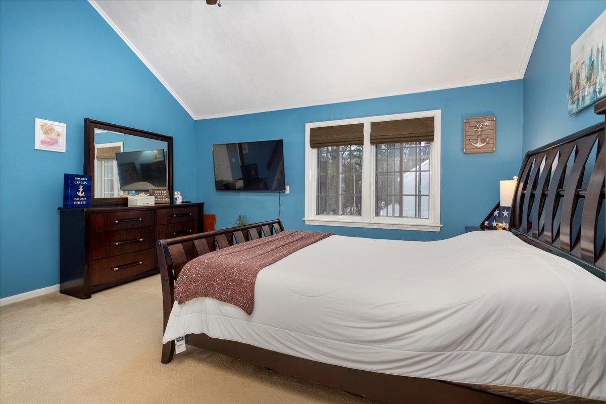 Manchester, New Hampshire 03103, United States, 2 Bedrooms Bedrooms, ,2 BathroomsBathrooms,Residential,Pending,106925