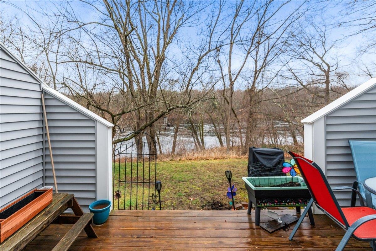 Manchester, New Hampshire 03103, United States, 2 Bedrooms Bedrooms, ,2 BathroomsBathrooms,Residential,Pending,106925