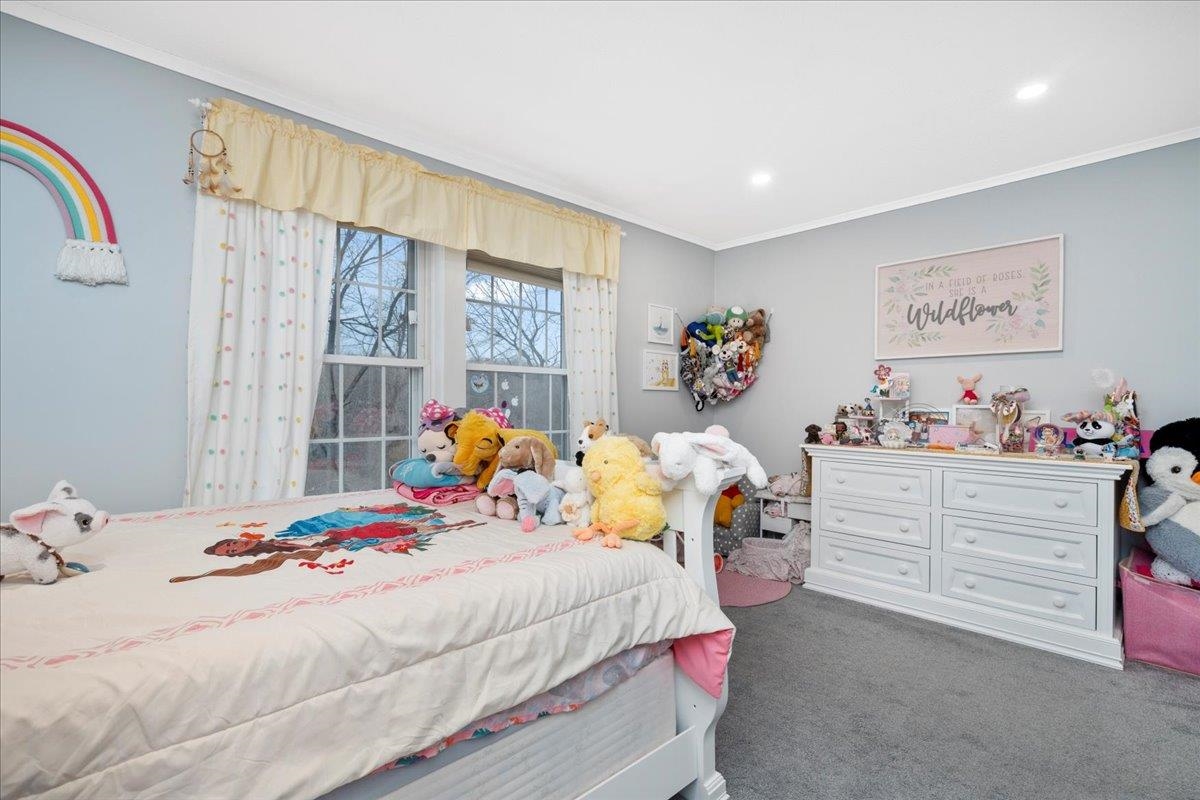 Manchester, New Hampshire 03103, United States, 2 Bedrooms Bedrooms, ,2 BathroomsBathrooms,Residential,Pending,106925