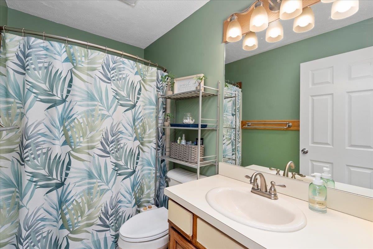 Manchester, New Hampshire 03103, United States, 2 Bedrooms Bedrooms, ,2 BathroomsBathrooms,Residential,Pending,106925