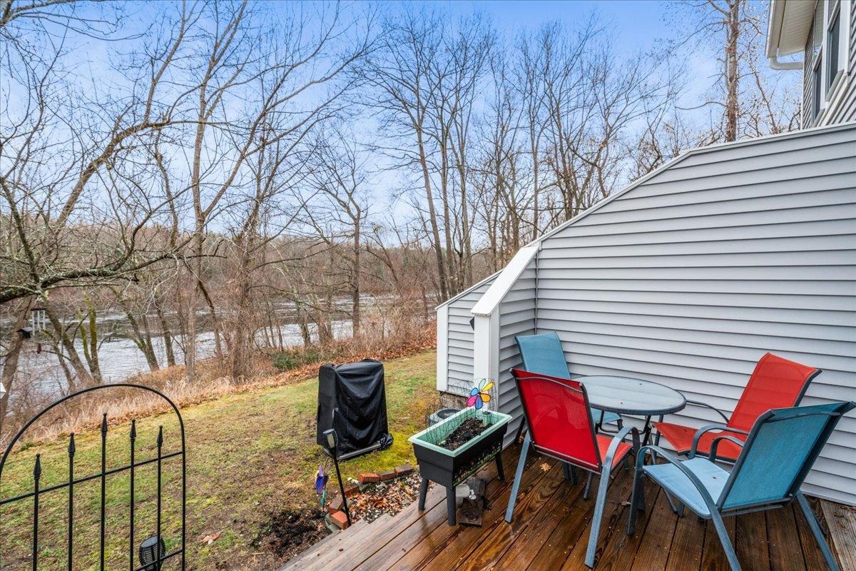 Manchester, New Hampshire 03103, United States, 2 Bedrooms Bedrooms, ,2 BathroomsBathrooms,Residential,Pending,106925