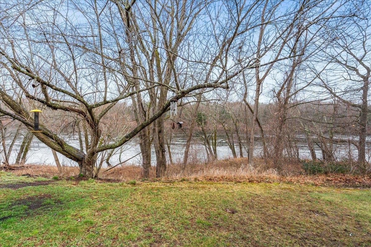 Manchester, New Hampshire 03103, United States, 2 Bedrooms Bedrooms, ,2 BathroomsBathrooms,Residential,Pending,106925