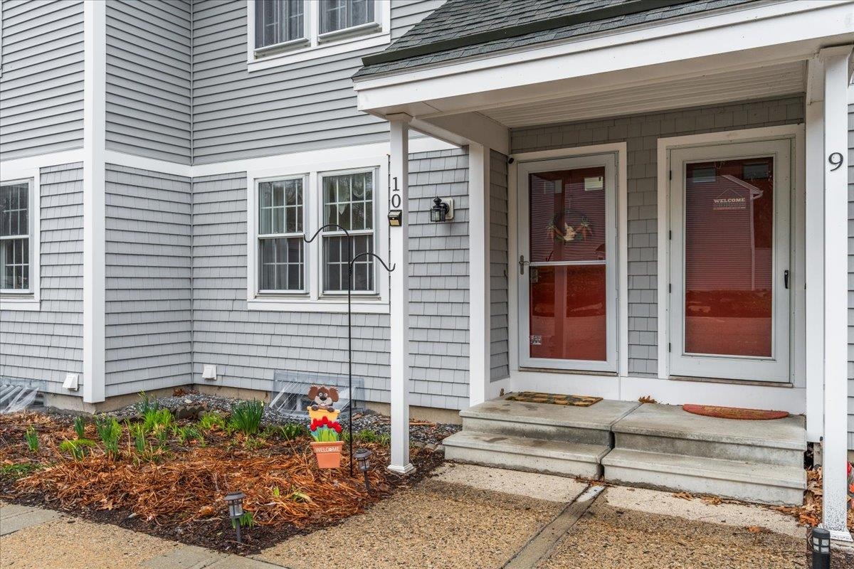 Manchester, New Hampshire 03103, United States, 2 Bedrooms Bedrooms, ,2 BathroomsBathrooms,Residential,Pending,106925