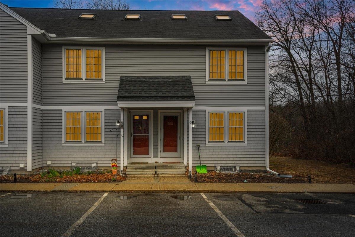 Manchester, New Hampshire 03103, United States, 2 Bedrooms Bedrooms, ,2 BathroomsBathrooms,Residential,Pending,106925