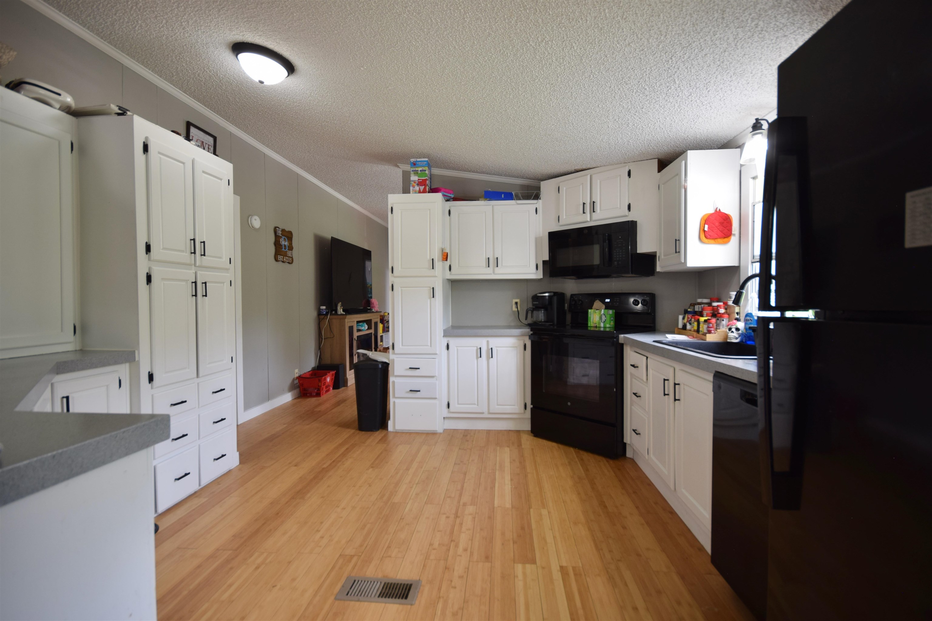 7906 Main Road
