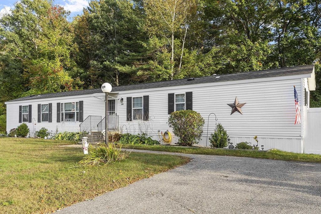 Photo of 109 Spruce Drive, Farmington, NH 03835 (MLS # 5085475)