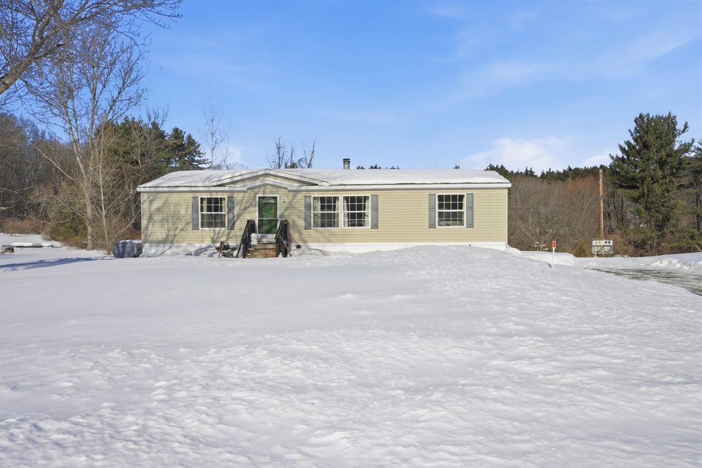 Photo of 11 Darren Drive, Raymond, NH 03077 (MLS # 5076159)
