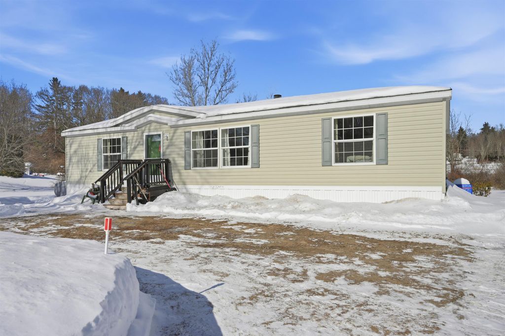 Photo of 11 Darren Drive, Raymond, NH 03077 (MLS # 5076159)