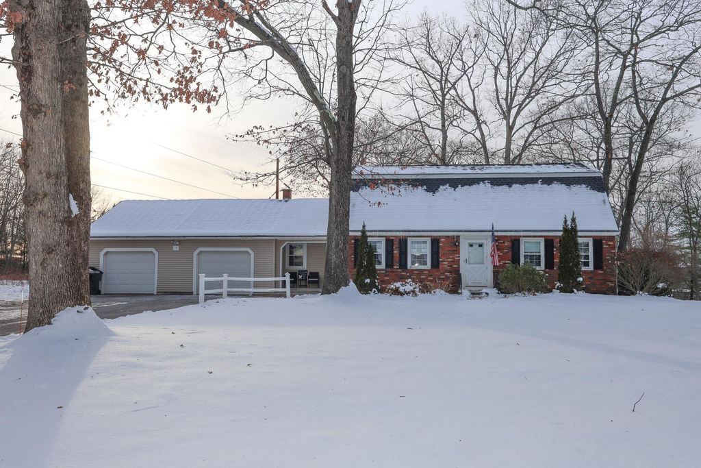 Photo of 135 Pepperidge Drive, Manchester, NH 03103 (MLS # 5071975)