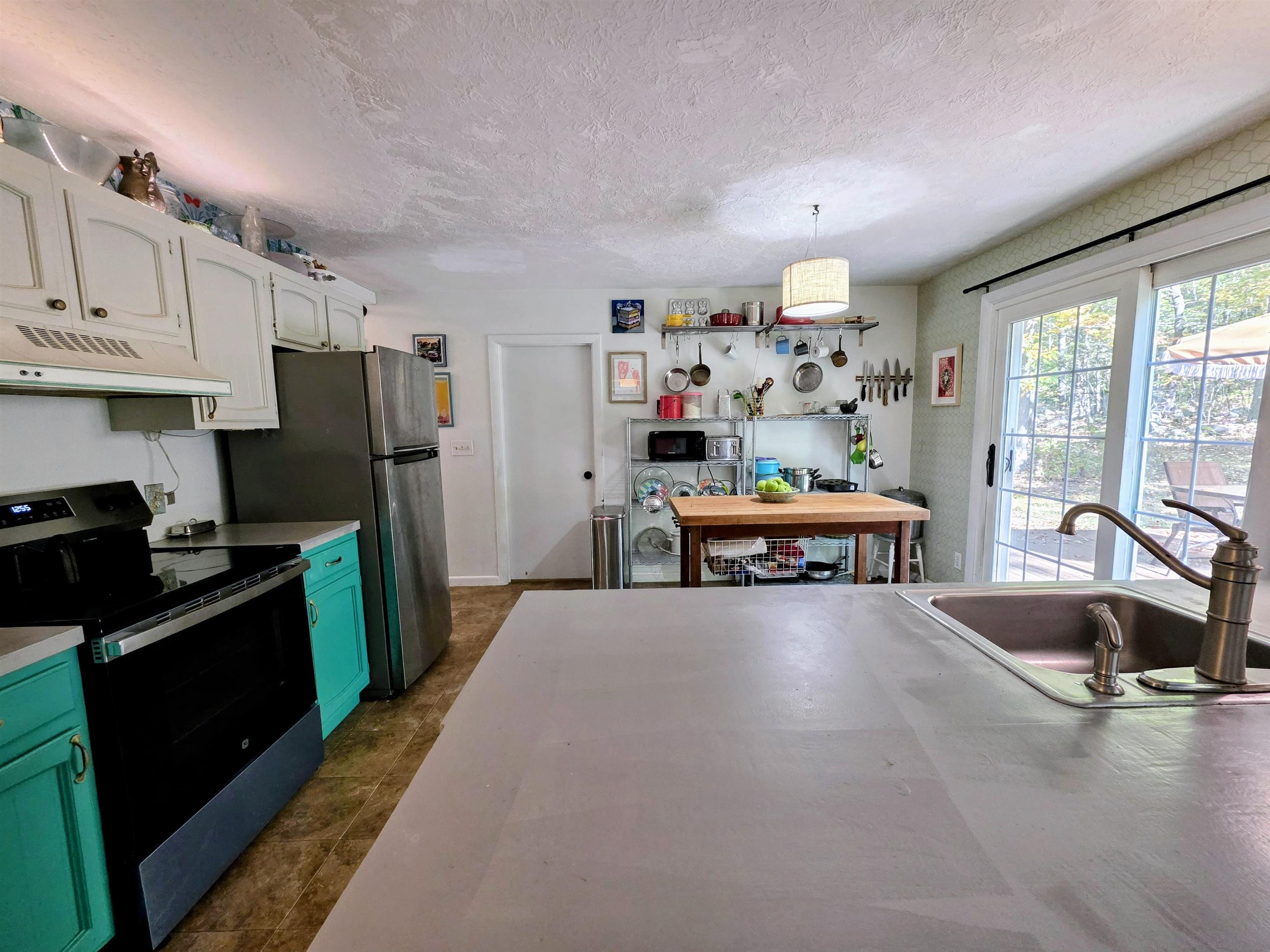 Hooksett, New Hampshire 03106, United States, 3 Bedrooms Bedrooms, ,1 BathroomBathrooms,Residential,Pending,223952