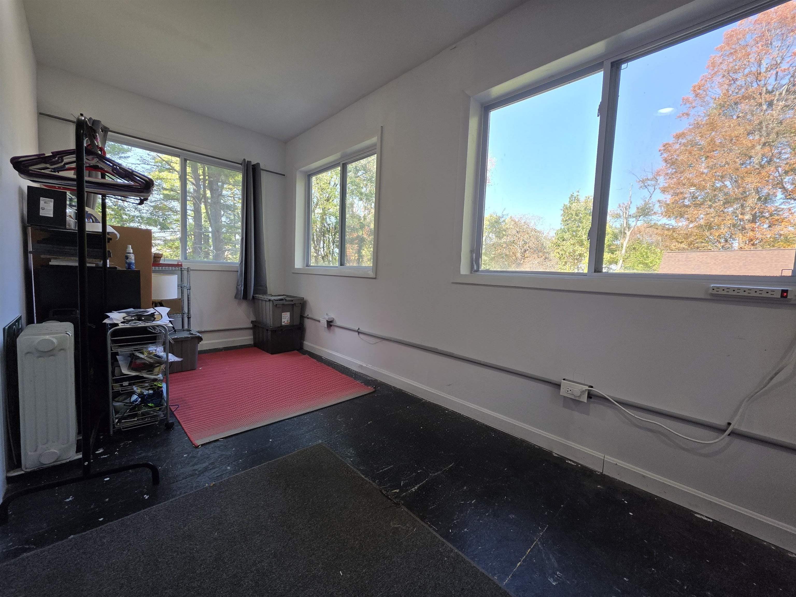 Hooksett, New Hampshire 03106, United States, 3 Bedrooms Bedrooms, ,1 BathroomBathrooms,Residential,Pending,223952