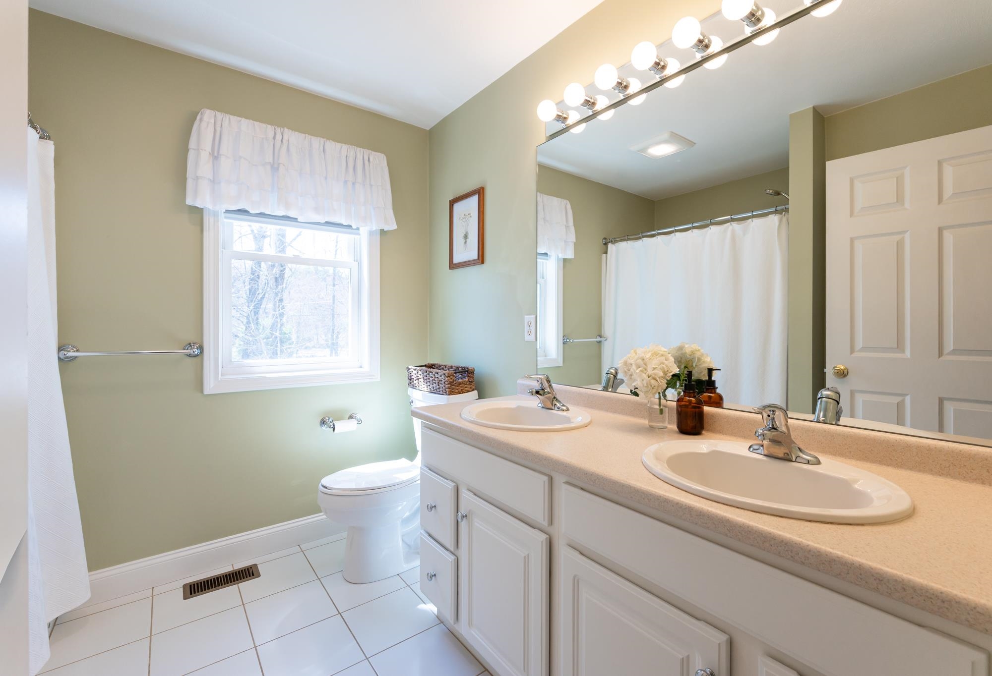 Amherst, New Hampshire 03031, United States, 2 Bedrooms Bedrooms, ,2 BathroomsBathrooms,Residential,Pending,108505