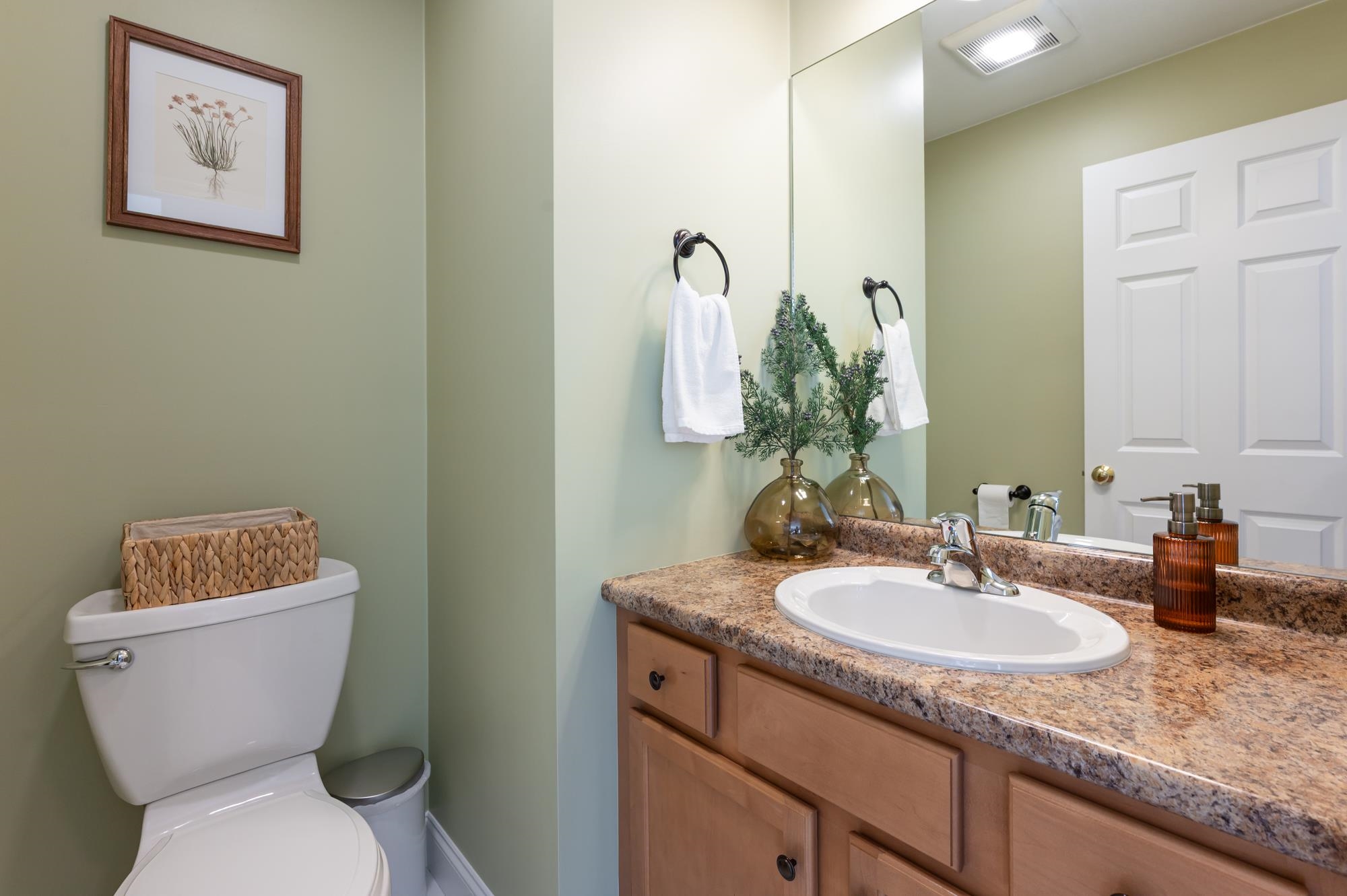 Amherst, New Hampshire 03031, United States, 2 Bedrooms Bedrooms, ,2 BathroomsBathrooms,Residential,Pending,108505