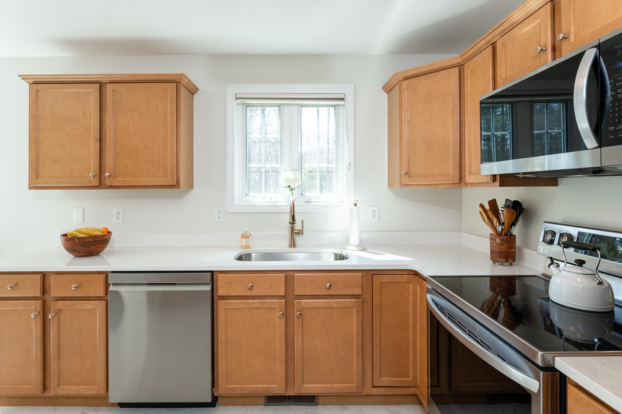 Amherst, New Hampshire 03031, United States, 2 Bedrooms Bedrooms, ,2 BathroomsBathrooms,Residential,Pending,108505