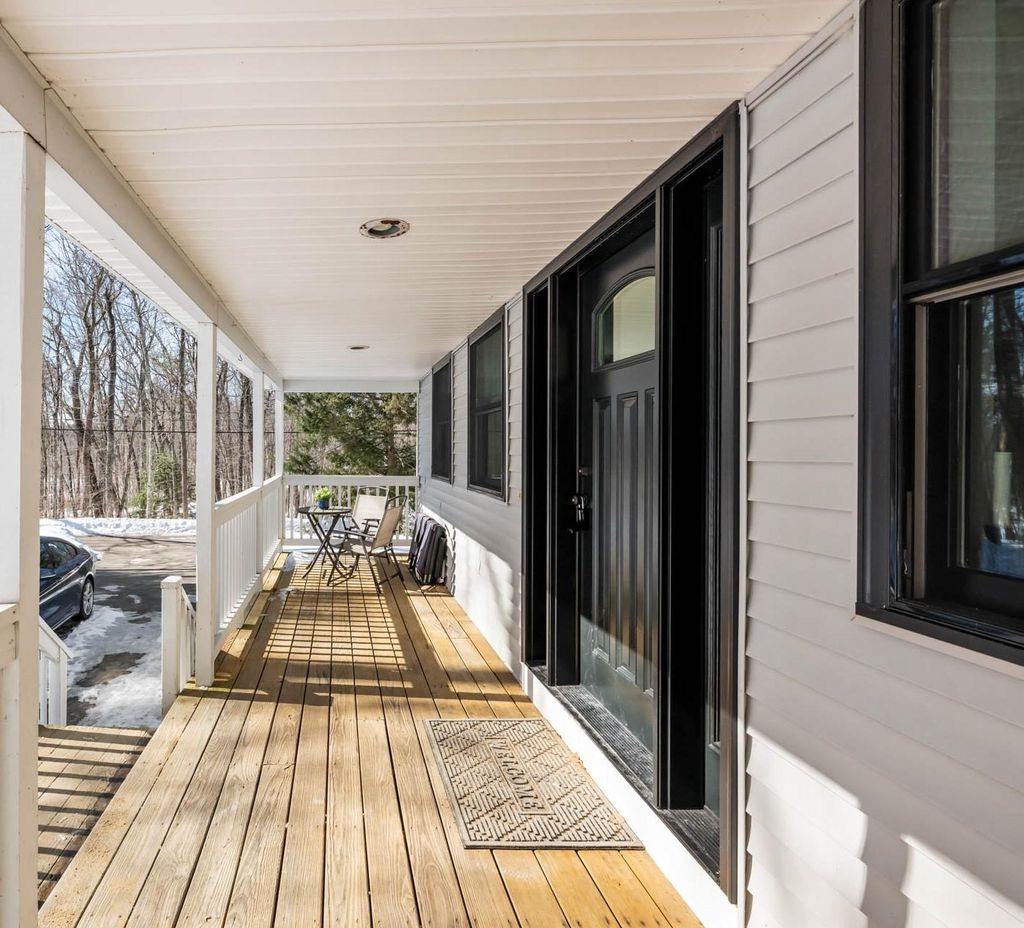 Photo of 162 Lakeside Oaks Drive, Barrington, NH 03825 (MLS # 5078283)