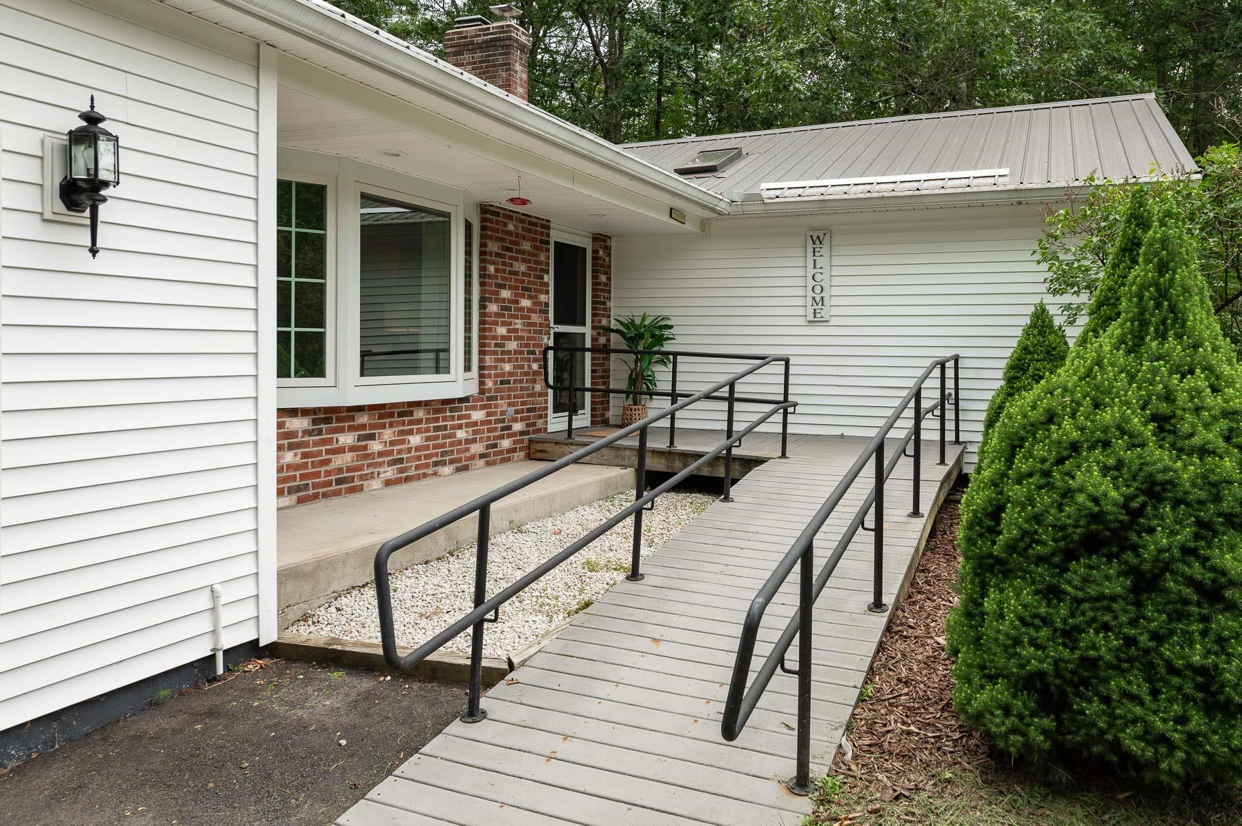 43 Lone Pine Circle