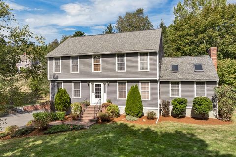Photo of 15 Cambridge Road, Hampstead, NH 03841 (MLS # 5062791)