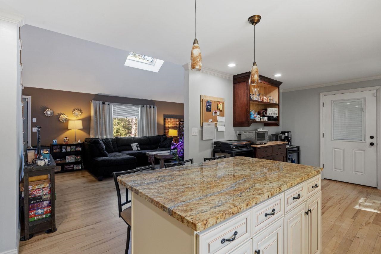 Barnstead, New Hampshire 03225, United States, 3 Bedrooms Bedrooms, ,2 BathroomsBathrooms,Residential,Pending,93608