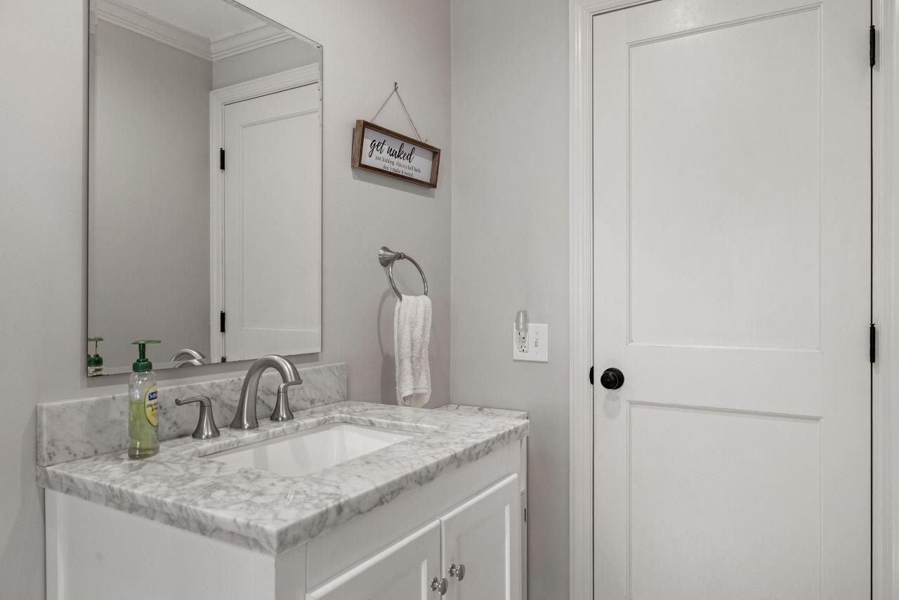 Barnstead, New Hampshire 03225, United States, 3 Bedrooms Bedrooms, ,2 BathroomsBathrooms,Residential,Pending,93608