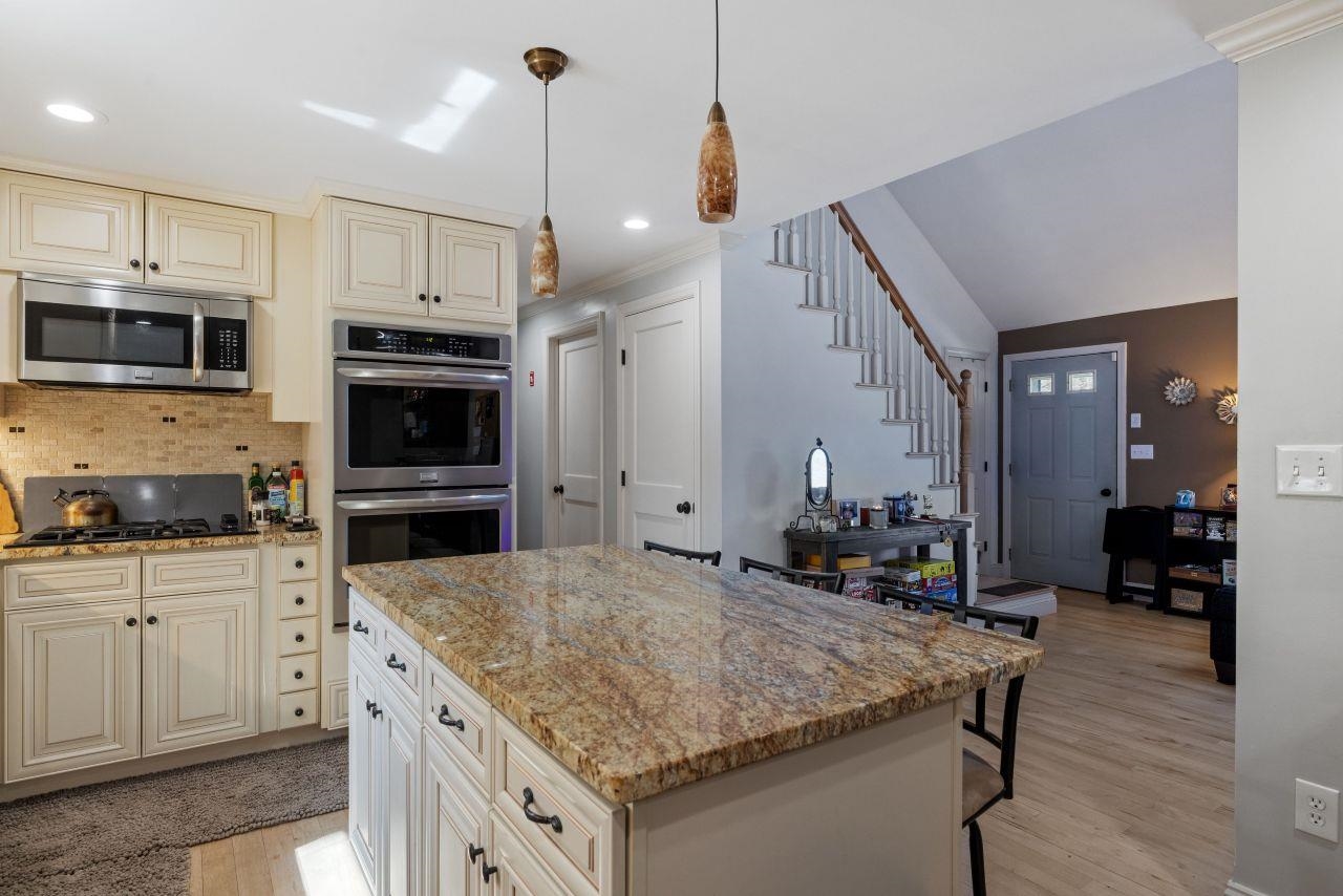 Barnstead, New Hampshire 03225, United States, 3 Bedrooms Bedrooms, ,2 BathroomsBathrooms,Residential,Pending,93608