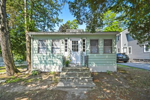 Photo of 98 Derry Street, Hudson, NH 03051 (MLS # 5053552) Photo of 98 Derry Street, Hudson, NH 03051 (MLS # 5053552)