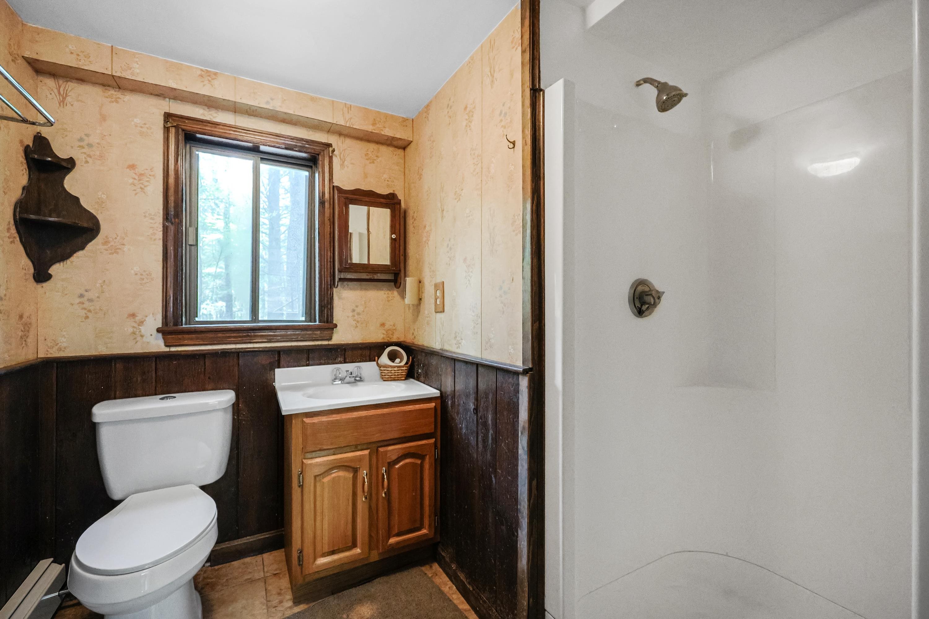 Nottingham, New Hampshire 03290, United States, 4 Bedrooms Bedrooms, ,2 BathroomsBathrooms,Residential,Pending,132183