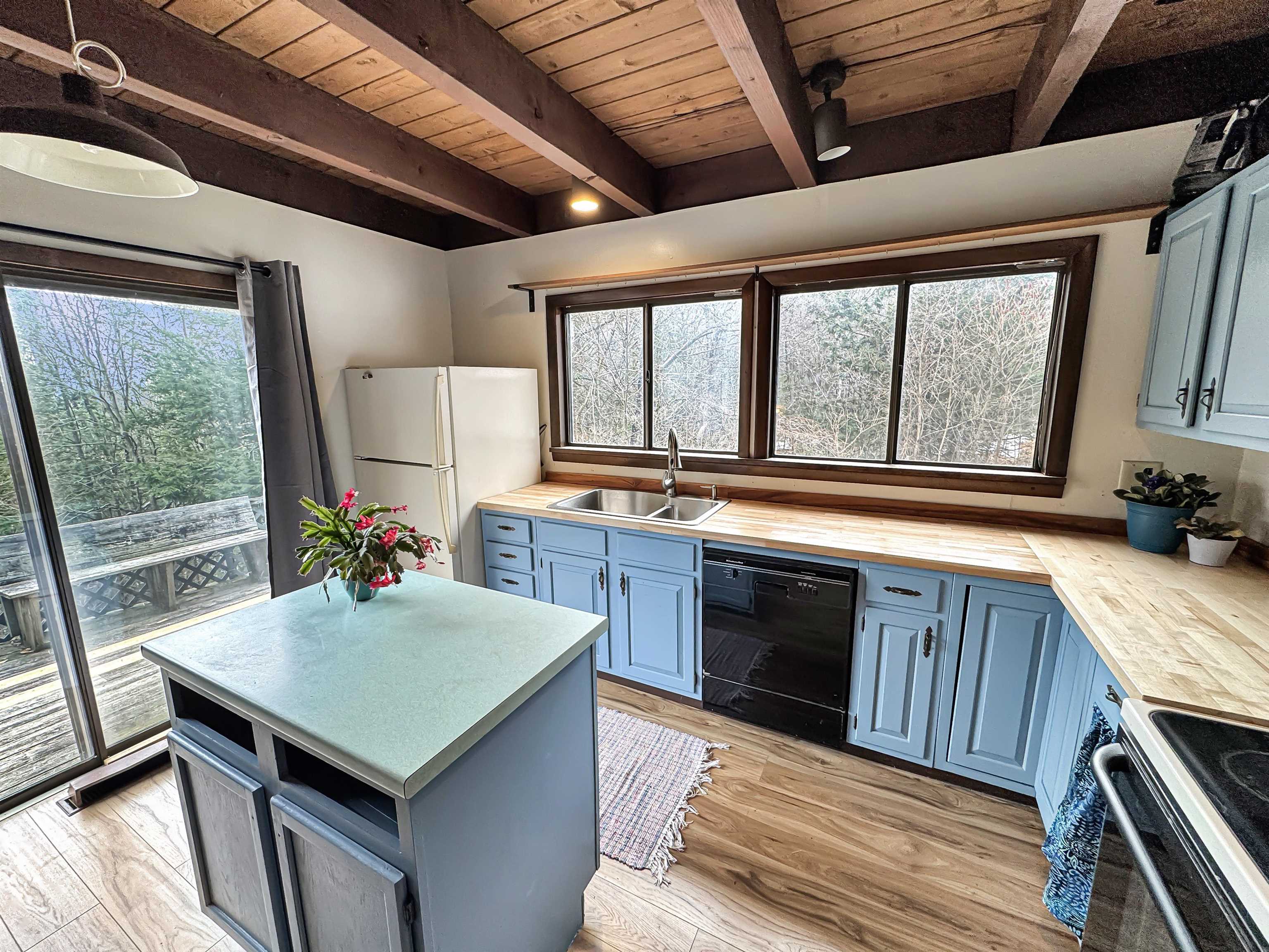 946 Huckle Hill Road