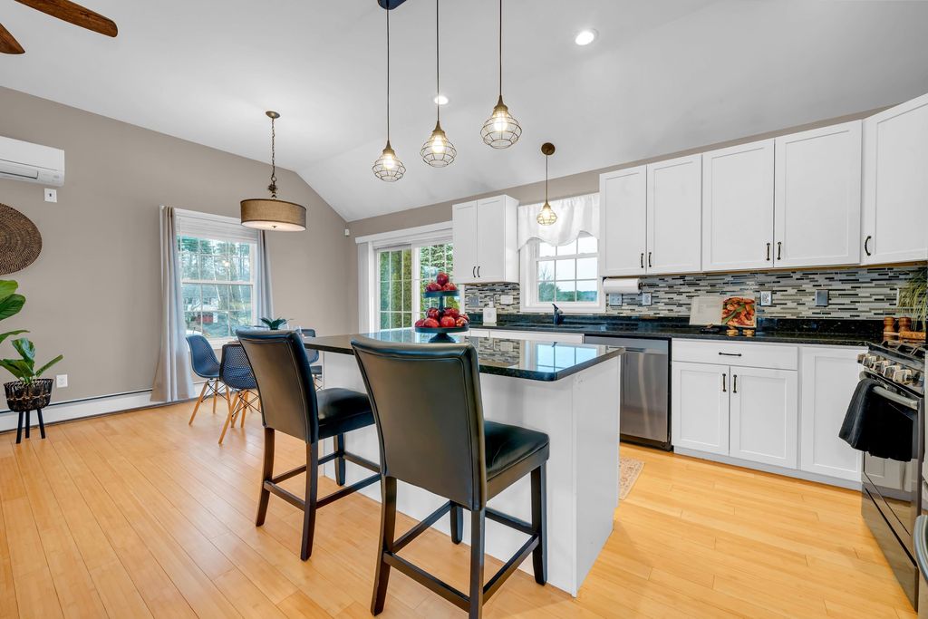 Photo of 79 Pullman Street, Manchester, NH 03103 (MLS # 5081570)