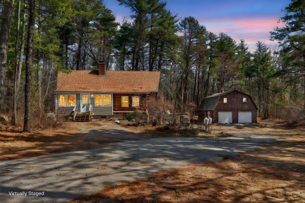 Photo of 21 Langs Lane, Newmarket, NH 03857 (MLS # 5081683)