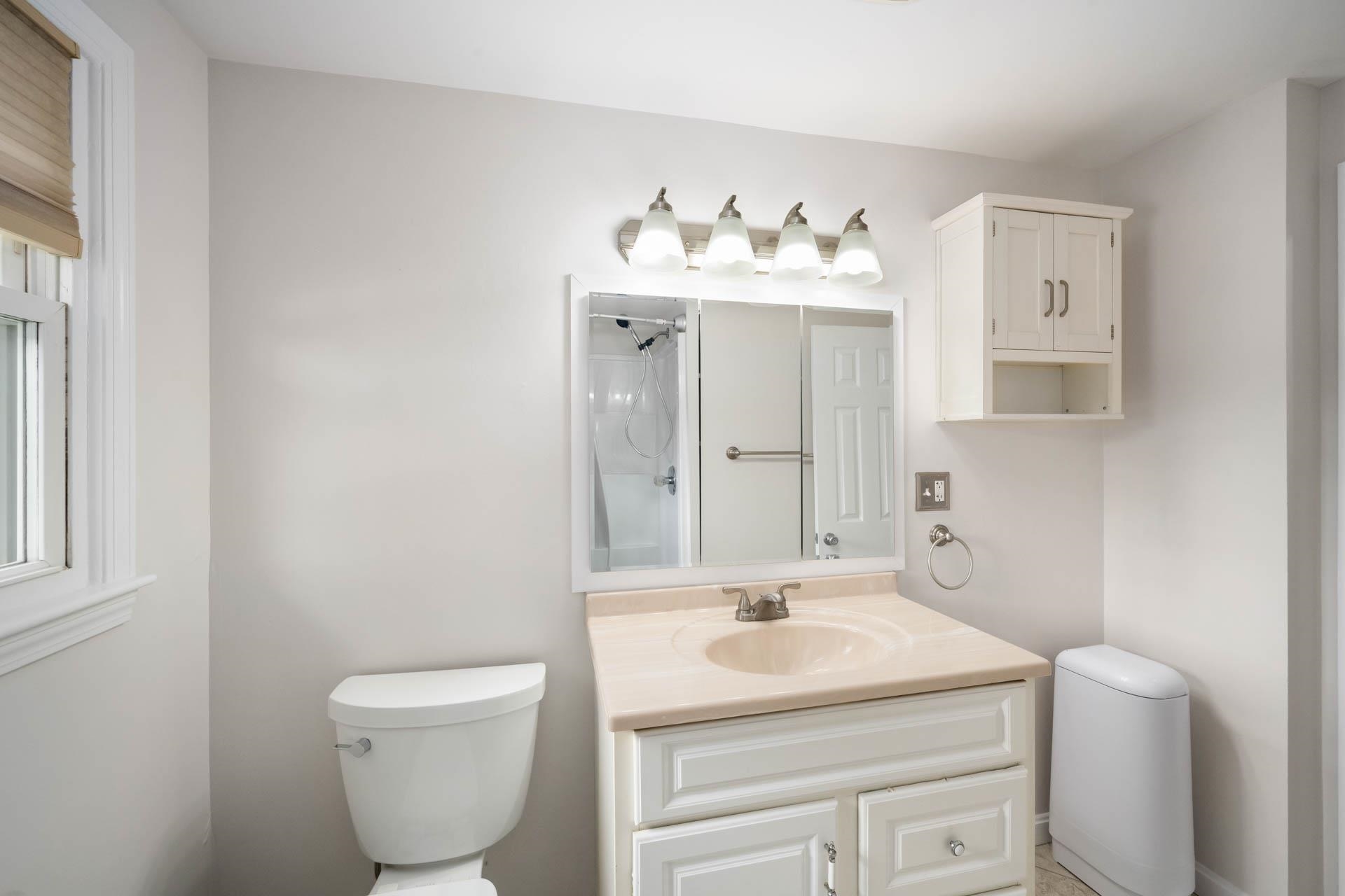 Nashua, New Hampshire 03060, United States, 3 Bedrooms Bedrooms, ,1 BathroomBathrooms,Residential,Active,146479