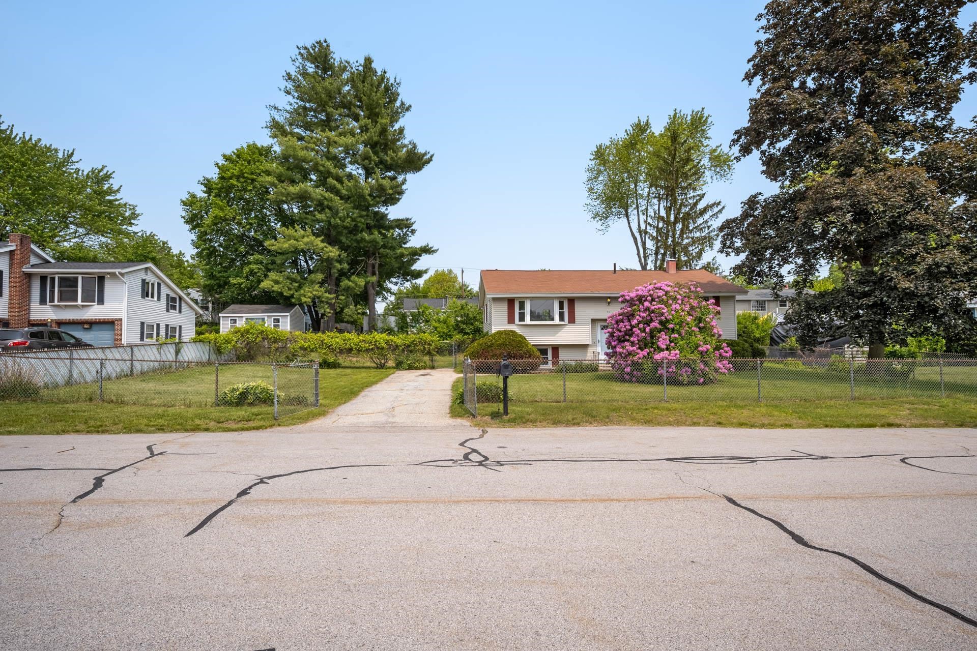 Nashua, New Hampshire 03060, United States, 3 Bedrooms Bedrooms, ,1 BathroomBathrooms,Residential,Active,146479