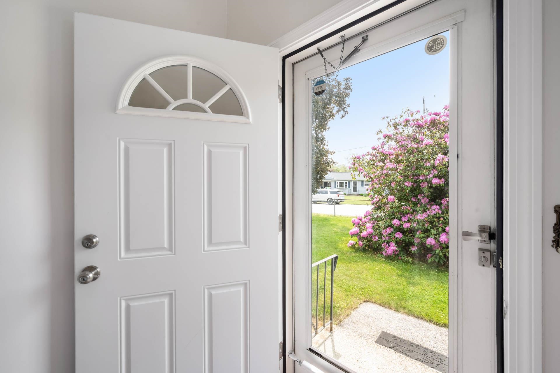 Nashua, New Hampshire 03060, United States, 3 Bedrooms Bedrooms, ,1 BathroomBathrooms,Residential,Active,146479