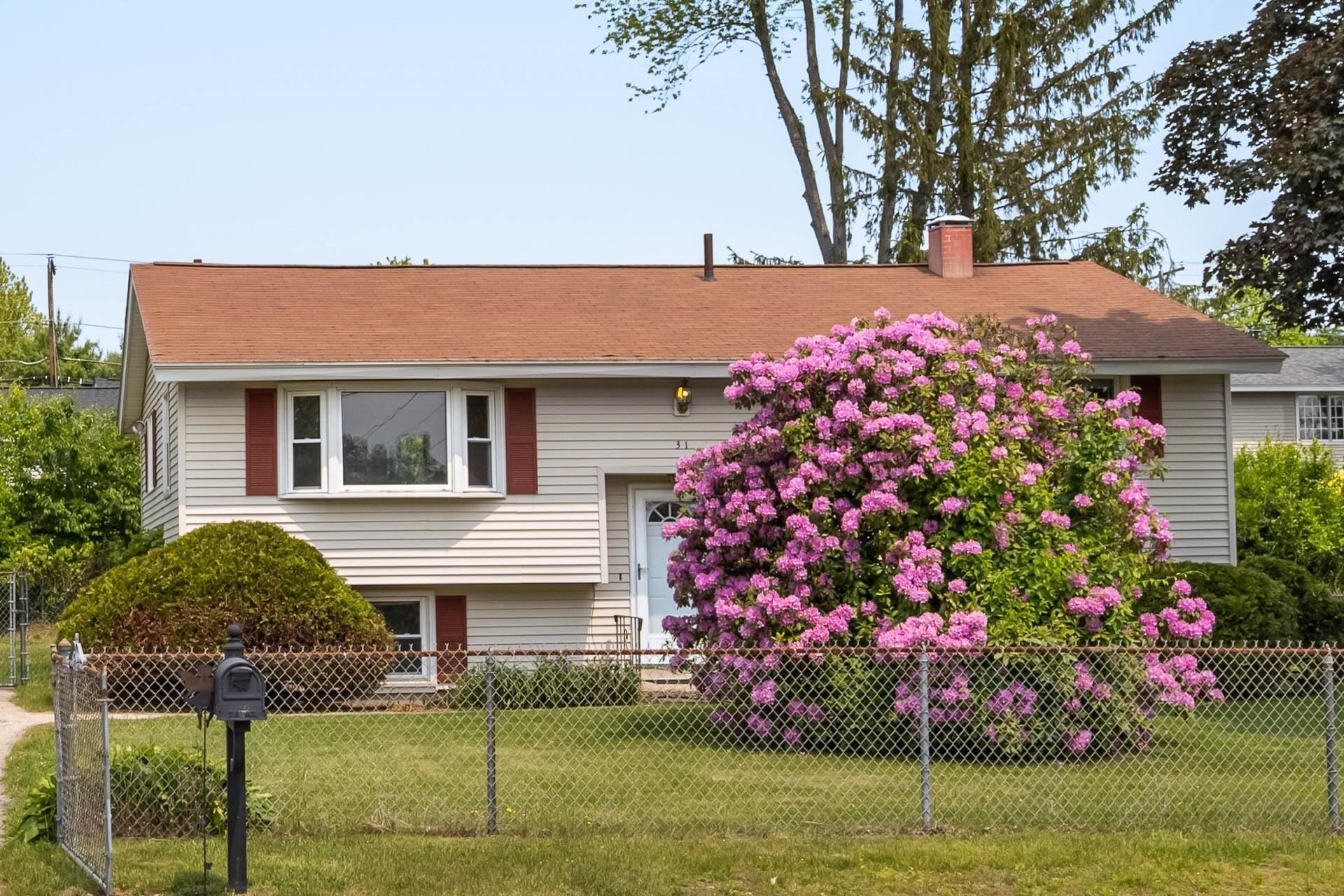 Nashua, New Hampshire 03060, United States, 3 Bedrooms Bedrooms, ,1 BathroomBathrooms,Residential,Active,146479