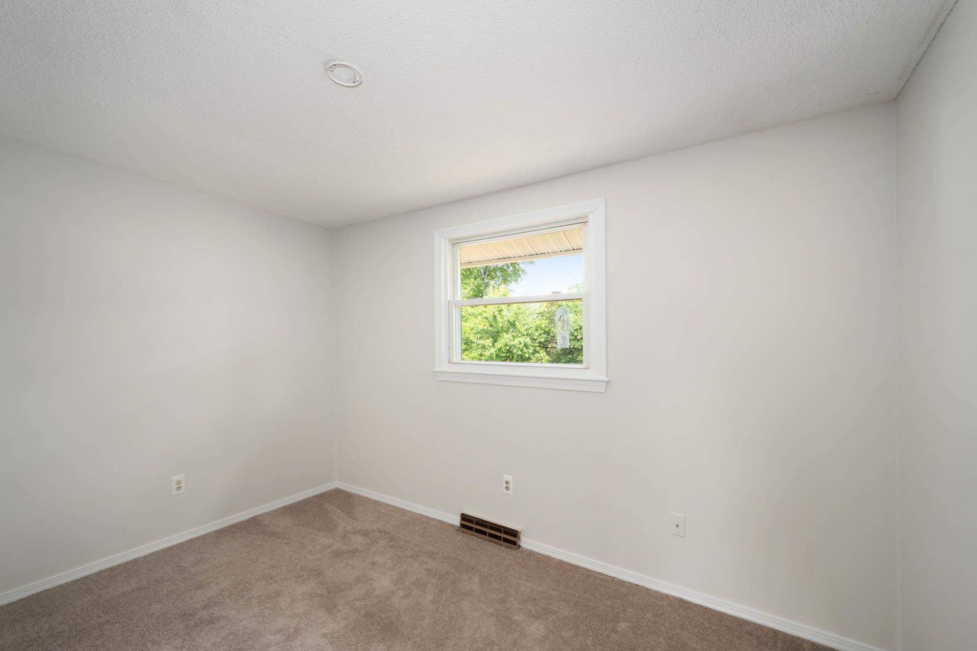 Nashua, New Hampshire 03060, United States, 3 Bedrooms Bedrooms, ,1 BathroomBathrooms,Residential,Active,146479