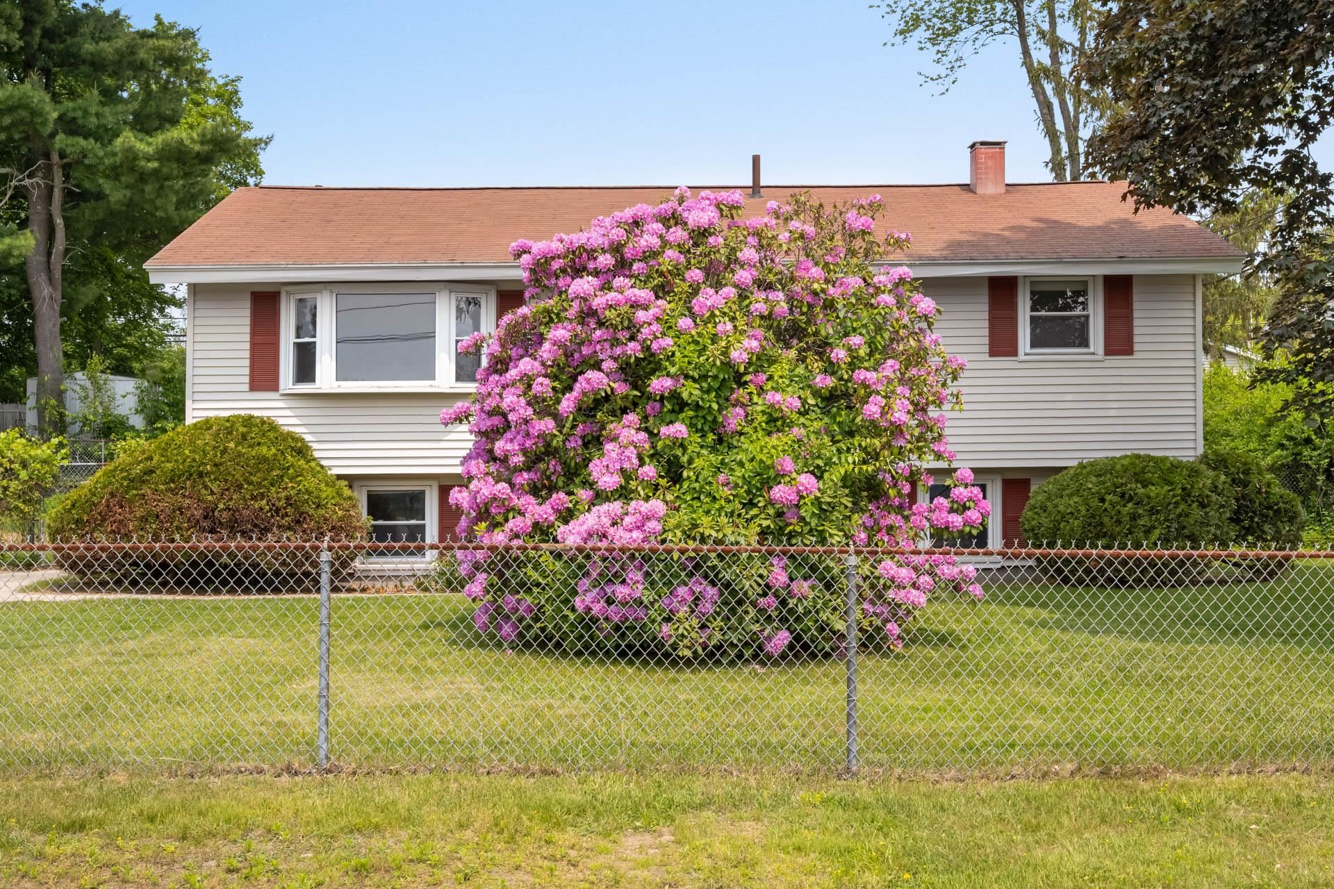 Nashua, New Hampshire 03060, United States, 3 Bedrooms Bedrooms, ,1 BathroomBathrooms,Residential,Active,146479
