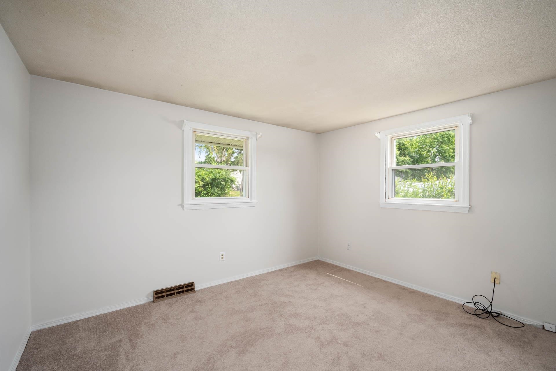 Nashua, New Hampshire 03060, United States, 3 Bedrooms Bedrooms, ,1 BathroomBathrooms,Residential,Active,146479