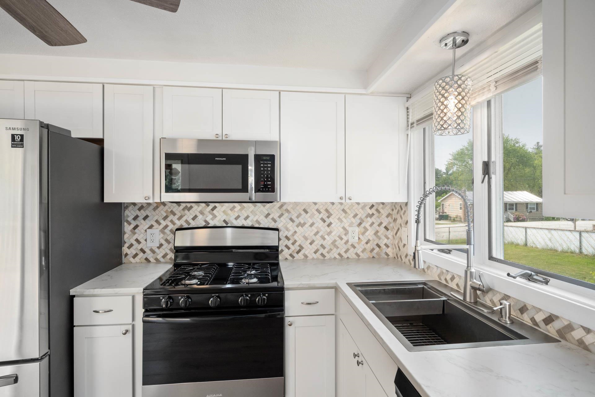 Nashua, New Hampshire 03060, United States, 3 Bedrooms Bedrooms, ,1 BathroomBathrooms,Residential,Active,146479