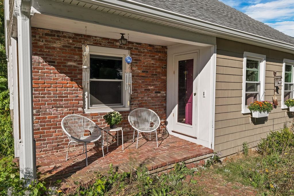 Photo of 506 Vinton Street, Manchester, NH 03103 (MLS # 5064825)