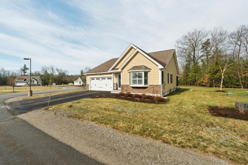 Photo of 11 Castle Court, Kingston, NH 03848 (MLS # 5082379)